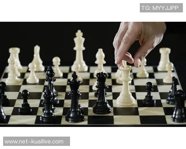 扎卡特与莱昂的激烈对决揭示了足球战术的深层次博弈与精彩瞬间